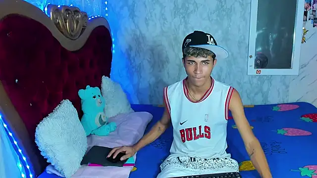 boyswantingplay online show from March 23, 1:34 am