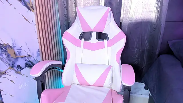 Scarlet DLuce online show from October 31, 6:01 pm