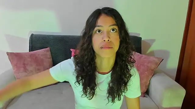 emily jonessxx online show from November 14, 6:52 pm