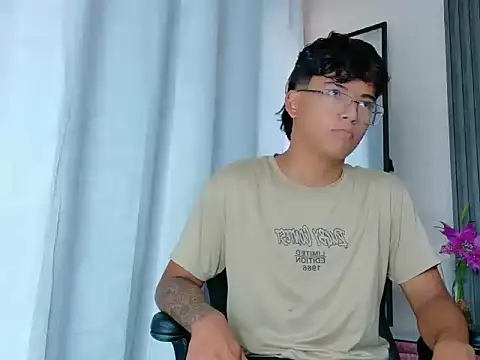 LiamANDJordan online show from November 4, 10:04 pm