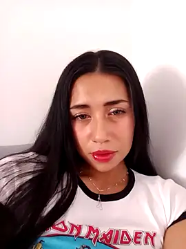 pretty love28 online show from November 4, 4:34 pm