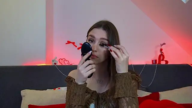 AliceAtkins online show from April 30, 6:18 am