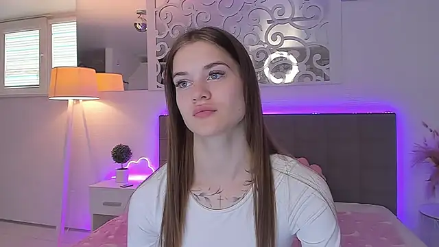 LuisaClover online show from May 17, 12:37 pm
