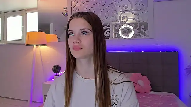 LuisaClover online show from May 9, 12:29 pm