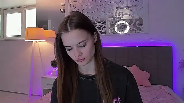 LuisaClover online show from May 10, 12:40 pm