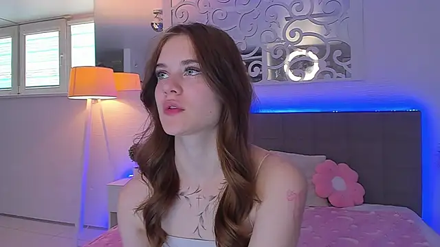 LuisaClover online show from May 22, 12:25 pm