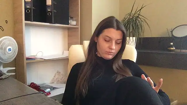 DollyRoma online show from October 22, 1:05 pm