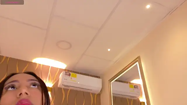 iam nicolle online show from February 24, 12:48 pm