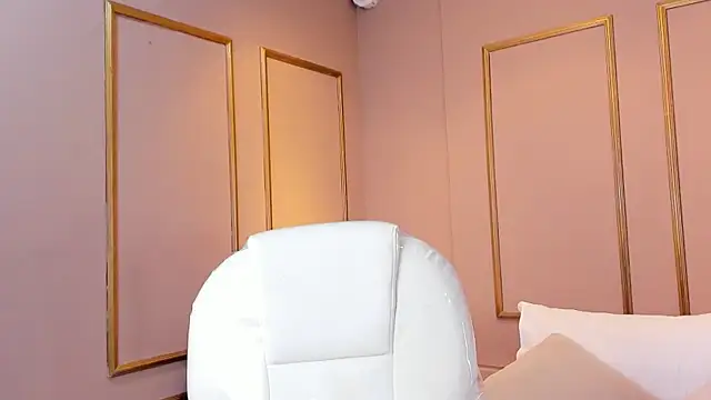 NahimiThompson online show from November 7, 8:58 pm