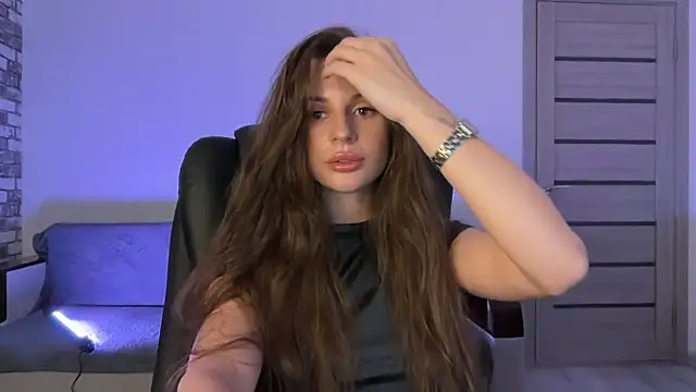 karinamoonss online show from November 26, 1:45 pm