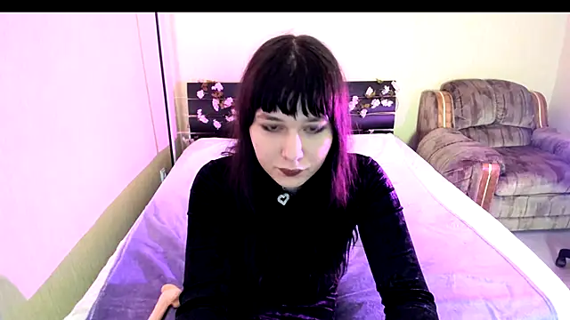 Quietdaisy online show from October 31, 6:45 pm