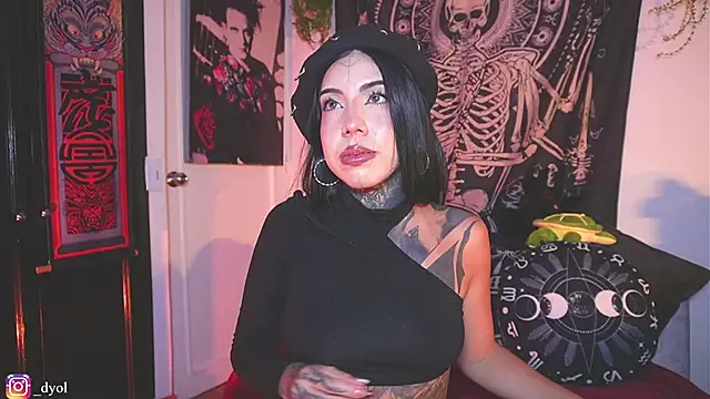 Dalia Vorhees online show from February 17, 2:00 am