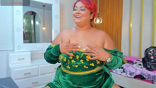 Hanna curvy  online show from October 28, 12:00 pm