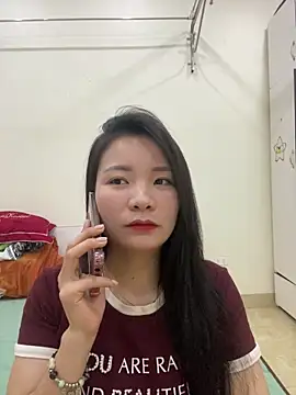 Bee Yellow00 online show from May 11, 4:47 am