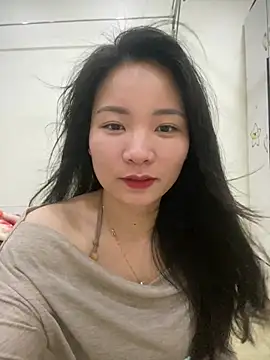 Bee Yellow00 online show from March 23, 4:29 am