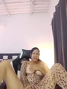 EmperatrizMilf online show from January 6, 10:41 am