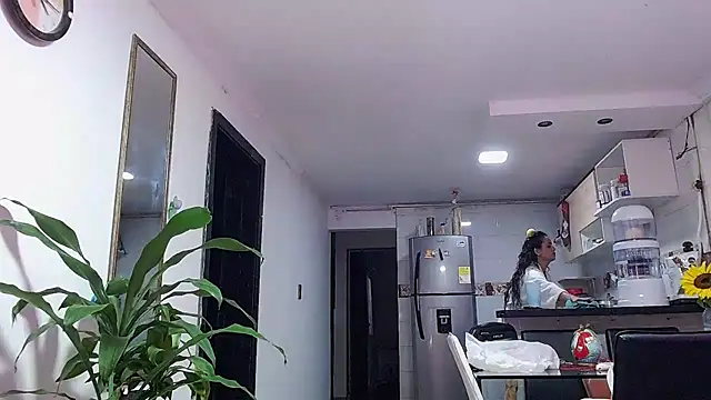 Caroline Jons online show from December 18, 7:18 pm