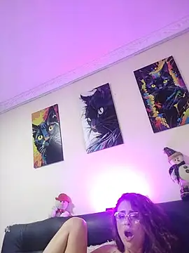 Caroline Jons online show from December 19, 7:28 pm