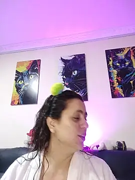 Caroline Jons online show from December 16, 12:00 pm