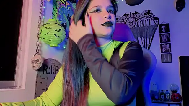 Snapshot of AshGraven chatting on October 28, 4:07 am AshGraven online show from October 28, 4:07 am