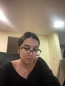 Kloe Novoa online show from April 7, 1:35 pm