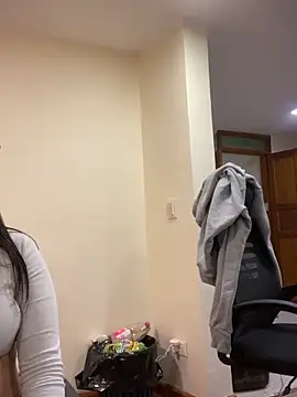 Kloe Novoa online show from May 14, 4:35 pm