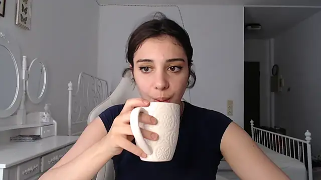 bellefleurrr online show from June 24, 1:54 pm