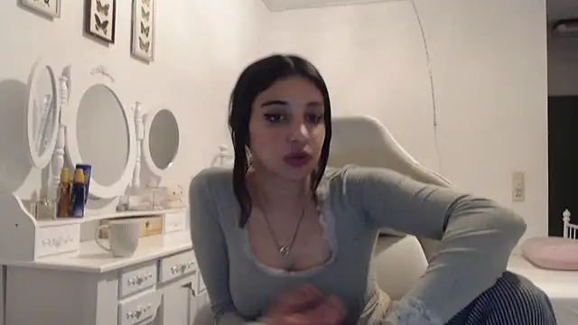bellefleurrr online show from May 6, 9:52 pm