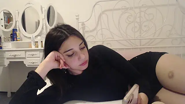 bellefleurrr online show from May 12, 9:43 pm