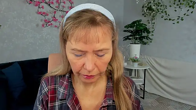 Carla Vogue online show from November 18, 3:29 am