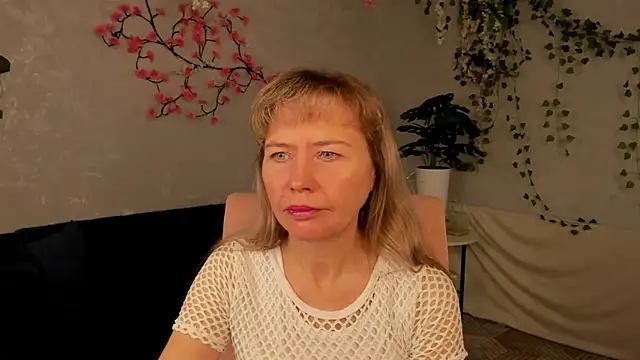 Carla Vogue online show from November 17, 3:18 am