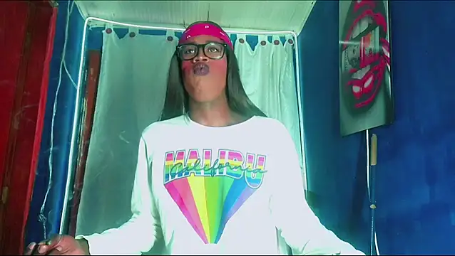 Kloe cardashan online show from December 14, 9:53 pm