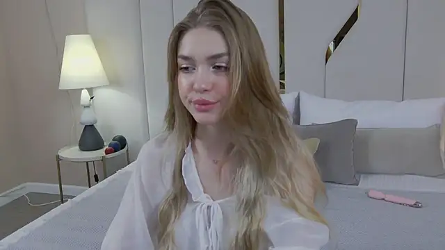 JenniNellson online show from April 4, 5:12 pm