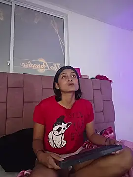 YeseniaRodriguez3 online show from May 25, 1:32 pm