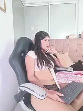 YeseniaRodriguez3 online show from May 20, 12:46 pm