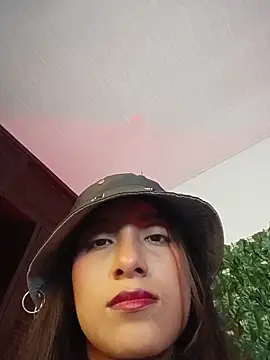 YeseniaRodriguez3 online show from May 23, 1:20 pm