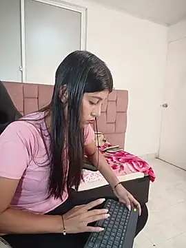 YeseniaRodriguez3 online show from May 19, 11:50 am