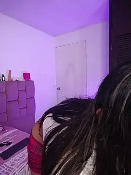 YeseniaRodriguez3 online show from May 22, 1:20 pm