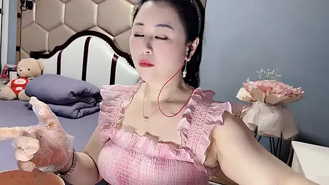 yaoyao22678 online show from May 21, 2:53 am