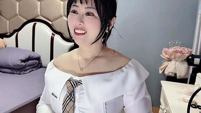 yaoyao22678 online show from May 10, 2:24 am