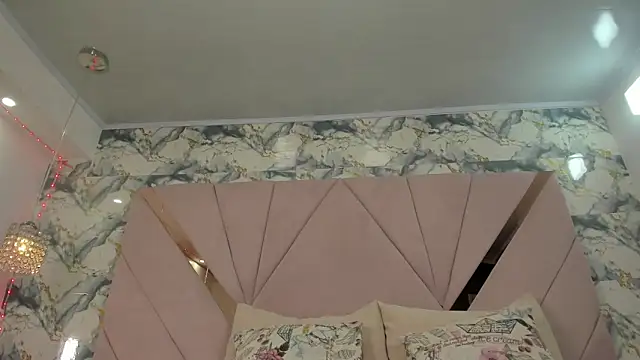 naomy sexy  online show from March 18, 10:15 pm