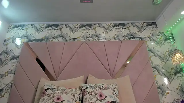 naomy sexy  online show from March 11, 10:34 pm