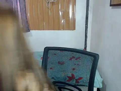 prettysam9 online show from May 19, 3:46 am
