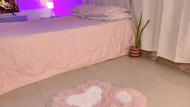 Lizzy 2  online show from November 2, 11:52 pm