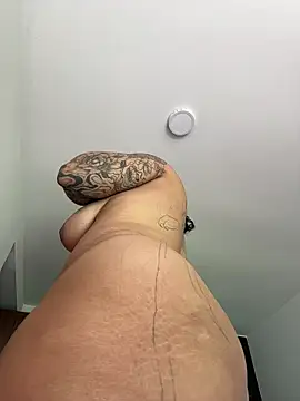 SugarTroubl33 online show from January 5, 5:38 pm