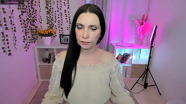 Evanessa Johns online show from May 1, 9:56 am