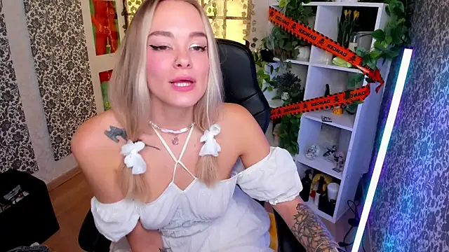 Isabella Lure online show from November 8, 9:36 am