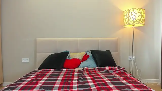 babyyullii online show from May 7, 1:43 am