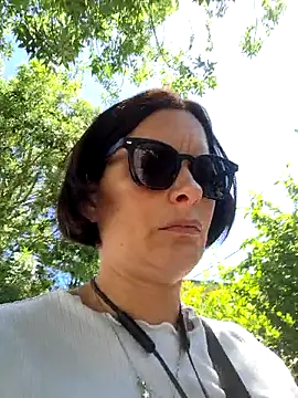 Piediniecollant online show from May 22, 10:35 am
