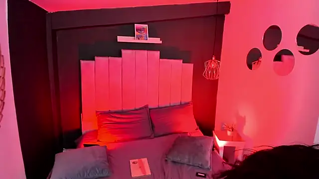 mia jagger online show from February 18, 7:57 pm